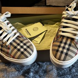 Burberry Men’s Shoes Size 9 US