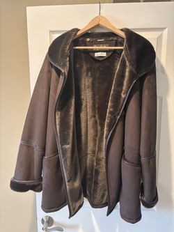 Woman’s Large Winter Coat. Excellent Condition. From Little Traveler In Geneva