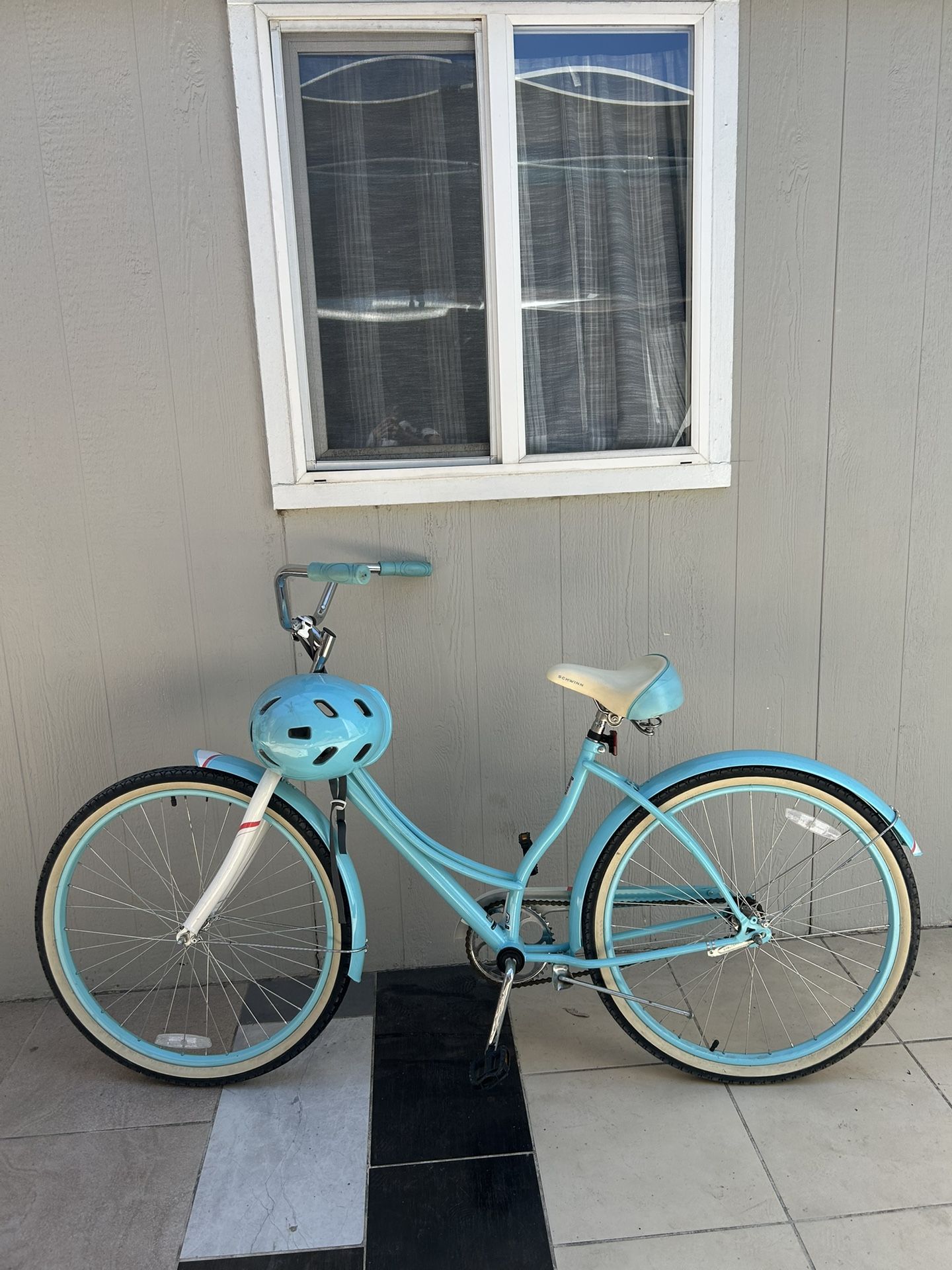 Schwinn Women's Legacy 26 Cruiser Bike