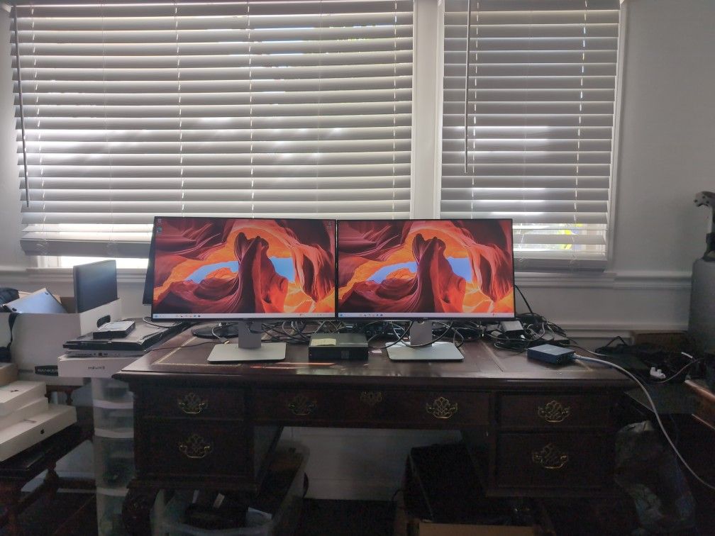 Dell 24-inch Monitors x2 (1920x1080)