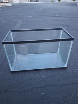10 gallon Reptile Terrarium Pickup 3-8:30 pm rainbow/charleston cash only read description