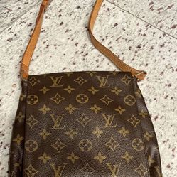 Used Small Louis Vuitton Bag 8”x9”