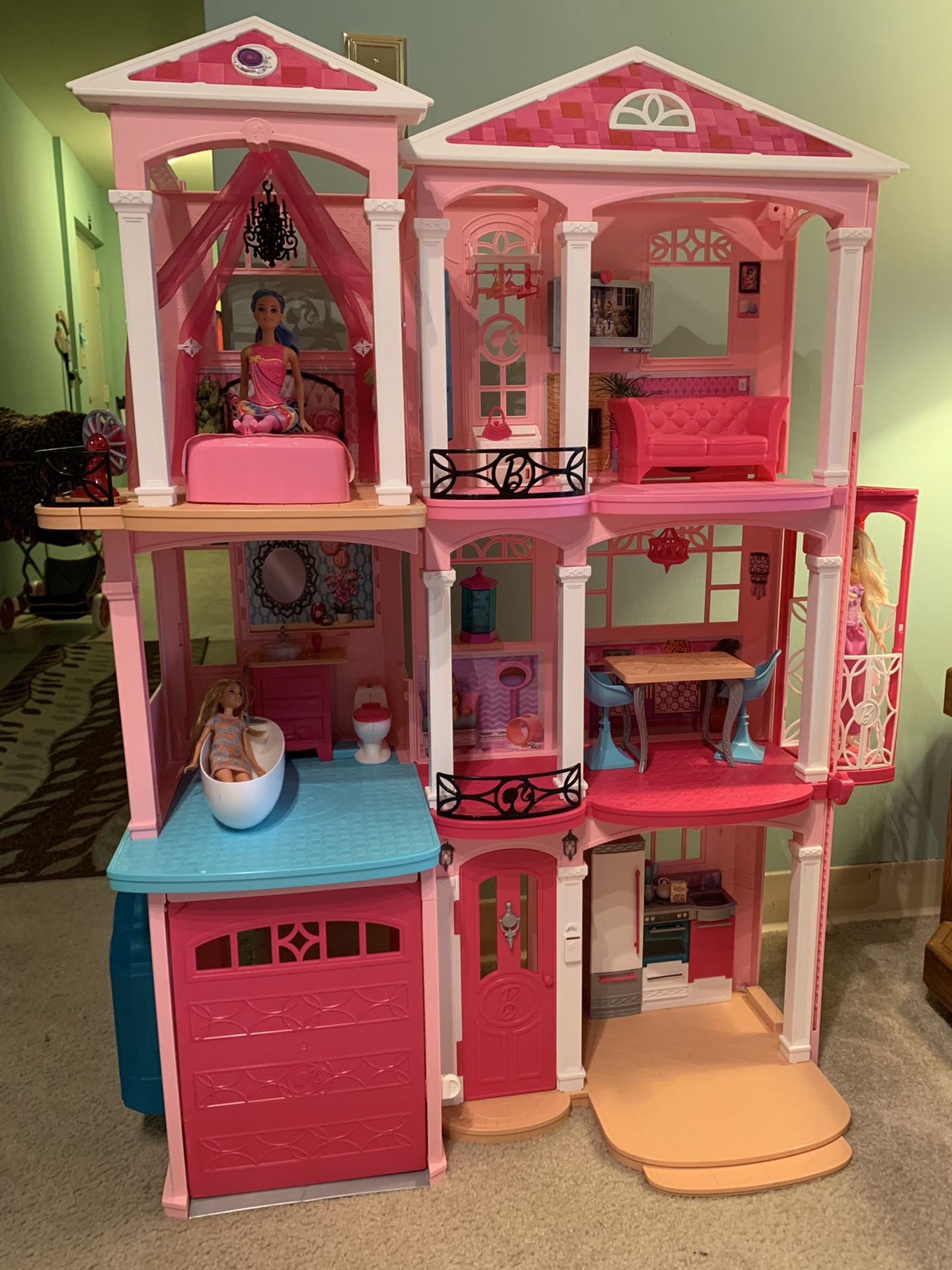 Barbie doll house with elevator!