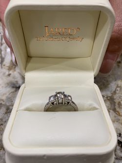 White Gold (14k) 3 Diamonds (over 1 carat total weight) LOCAL ONLY