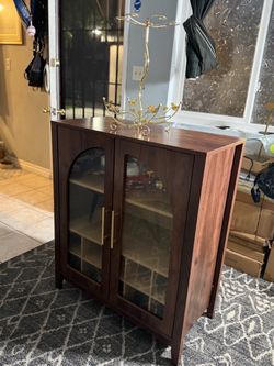 Gabinete de barra de vino con puertas de cristal, gabinete de licores de 31.5" con estante de vino y vasos, aparador buffet de estilo moderno de media