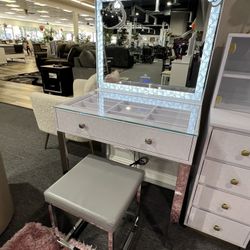 Hello kitty Vanity 
