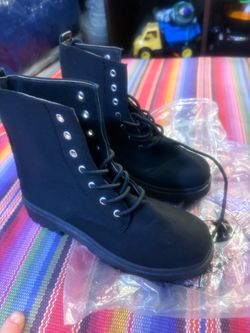 Women’s boots size 10 1/2