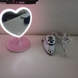 Mirror with light + Travel Iron like New  + 2 screenshield for Apple swatch  + a various  pads New.
All  for Only 10 dollars.
Incredible deal.