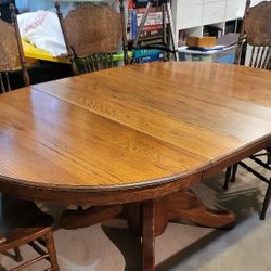 Dining Table With 5 Chais