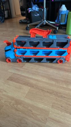 Hot wheel race track