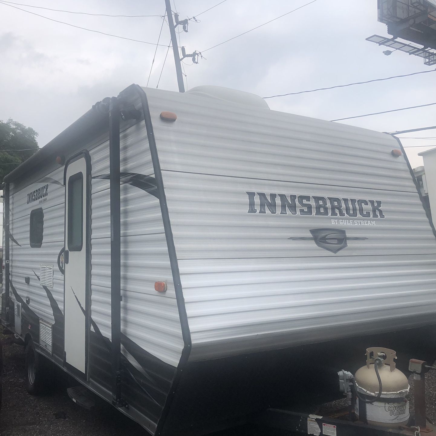 2016 RV  1 Queen Bed, 2 Individual 