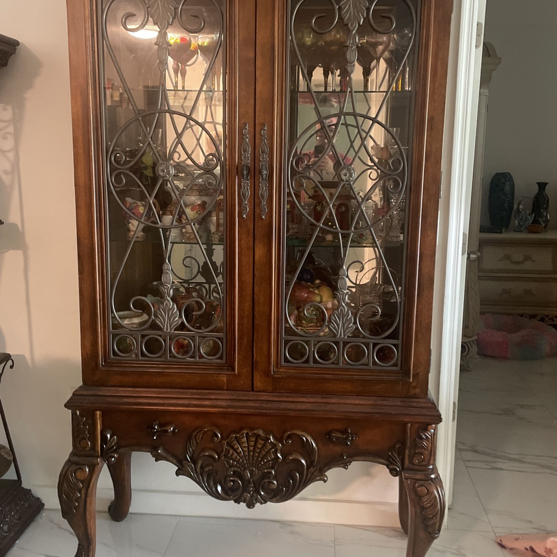 Gorgeous China Cabinet 