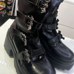 Women boots 