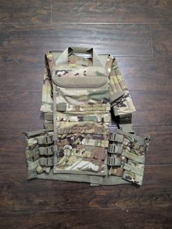Tactical vest with plate pouch