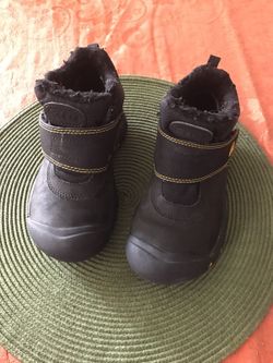 Boys Keen winter boots size 12