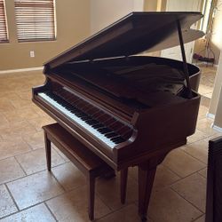 Baby Grand Piano 