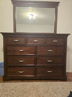 Dresser
