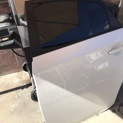 DRIVER SIDE REAR DOOR 2010-2015 TOYOTA PRIUS REGULAR 1.8. “””used”””.