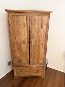 Armoire / wardrobe