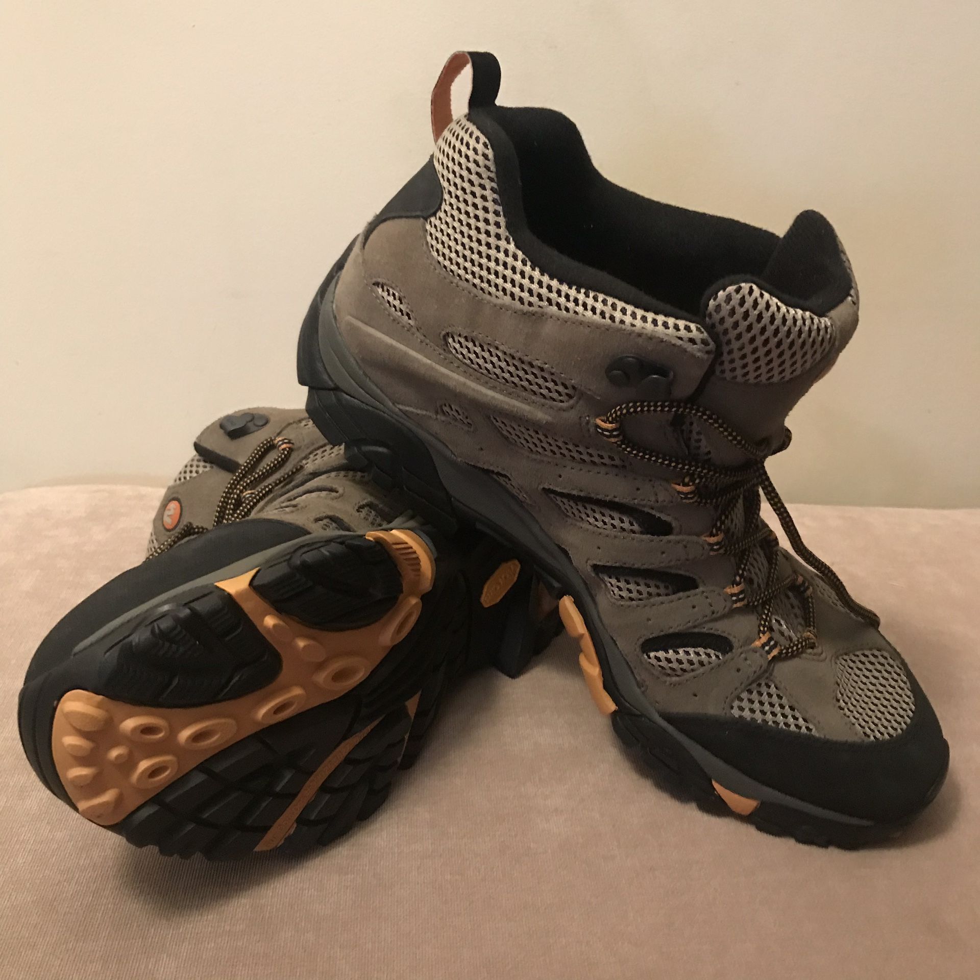 New Merrell Men's Moab Ventilator Mid Hiking Boots shoes Walnut Size 13 J86593