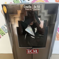 DISNEY COLLECTOR VILLAIN CRUELLA DE VILLE - POWER IN PINSTRIPES . BRAND NEW IN BOX 1996
