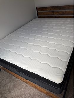 Royal premier queen mattress -made in usa  Brand new never used