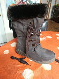 Boots size 6$15