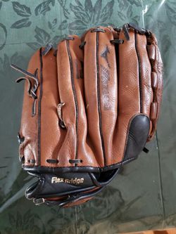 Mizuno baseball glove. 12".