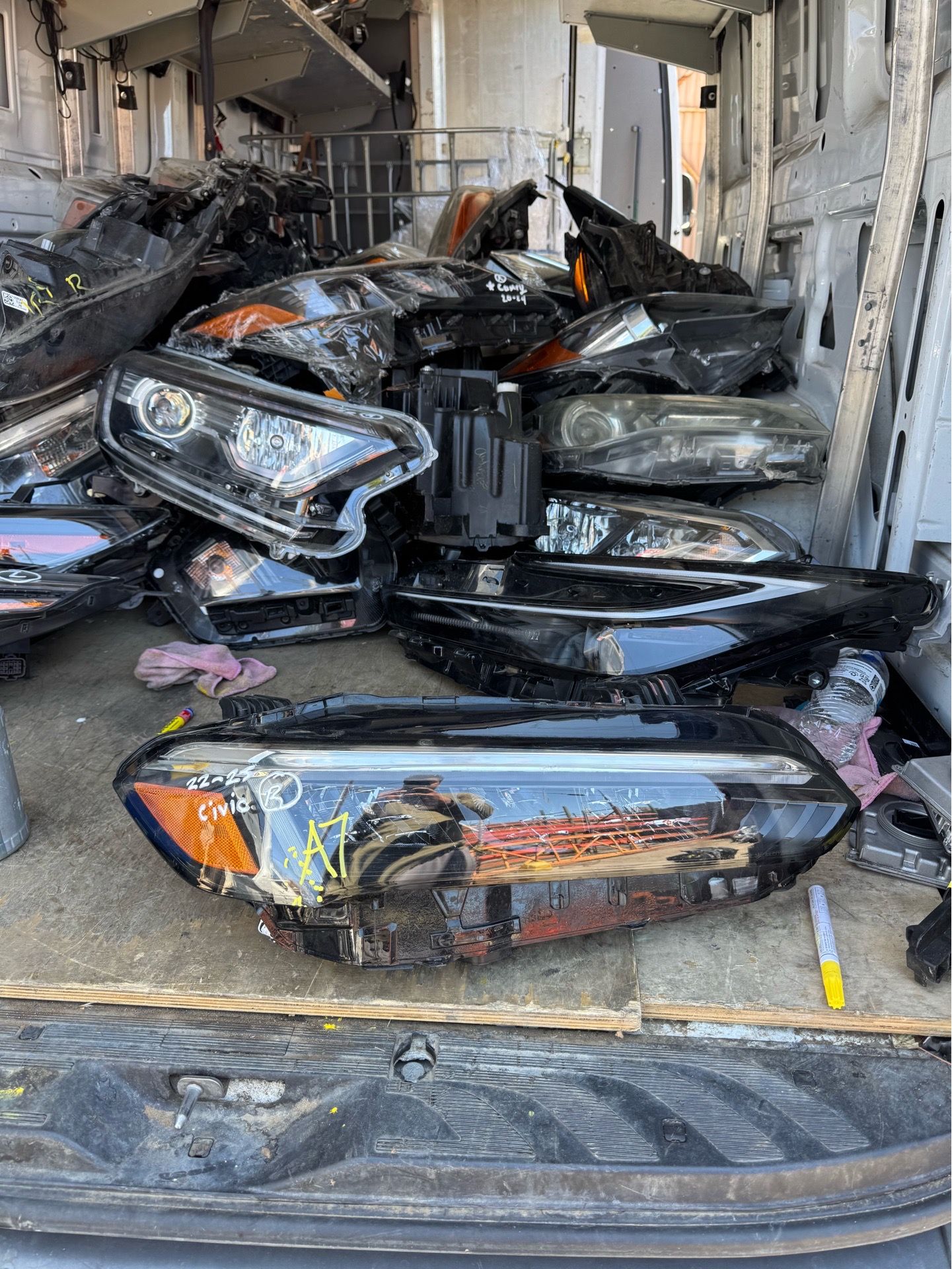 Honda CIVIC RIGHT USED OEM HEADLIGHT (2022-2025)
