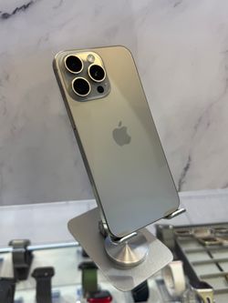 iPhone 15 Pro Max 256GB Unlocked Pre-owned