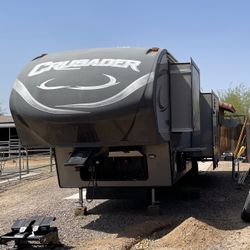 2013 Crusader #8821, 32 foot Fifth Wheel RV