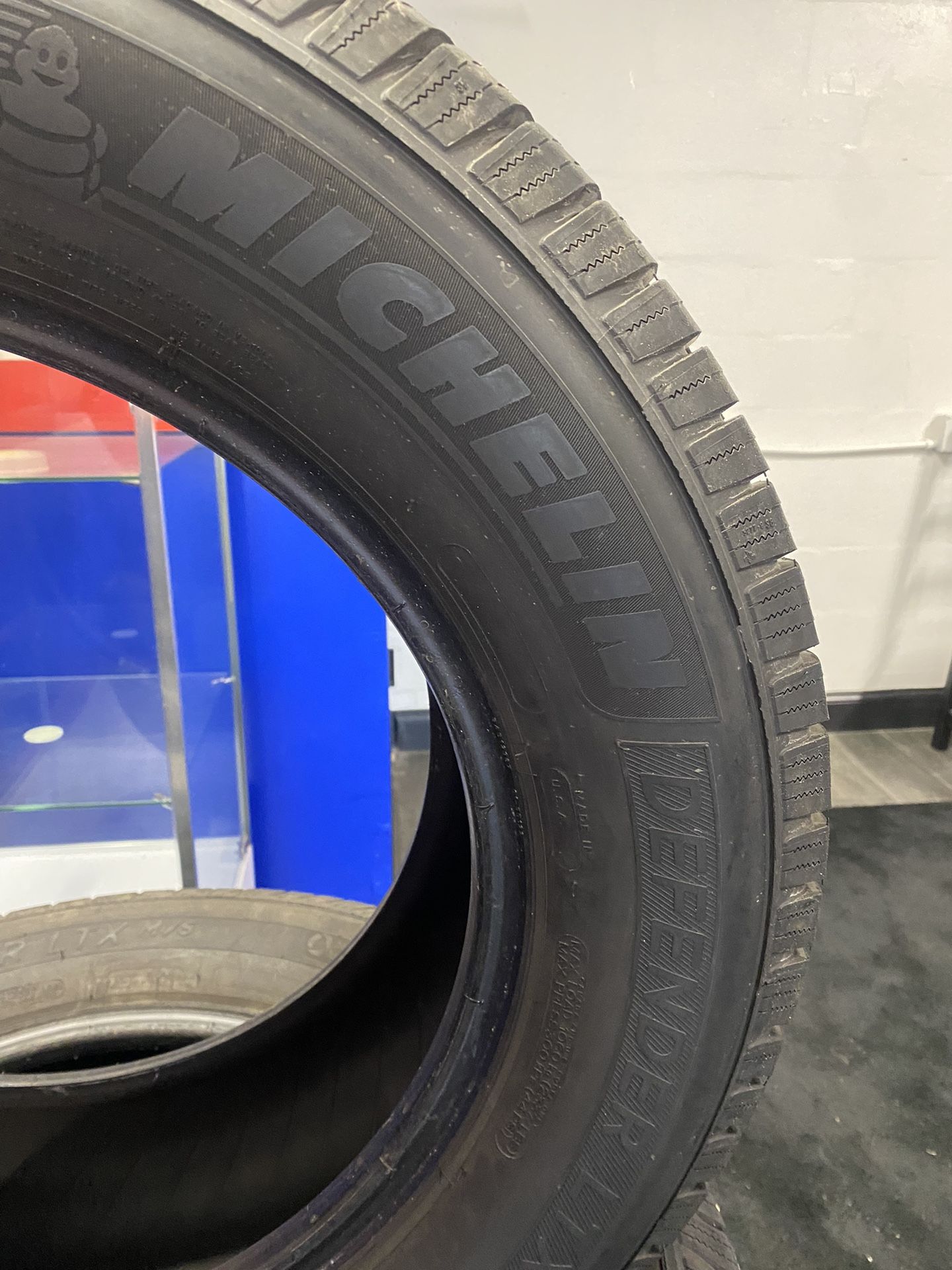 265/60/18 Michelin Defender Ltx 