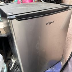 Whirlpool mini Fridge
