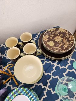 Jaclyn Smith Dish Set