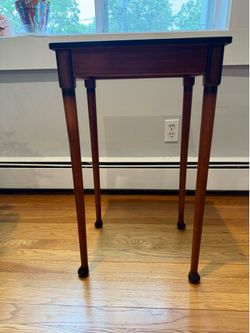 Wood Pedestal Stand // Table