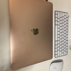 2023 MacBook Air Cracked Screen. 