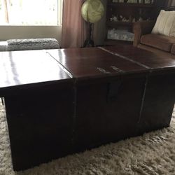 Wood chest