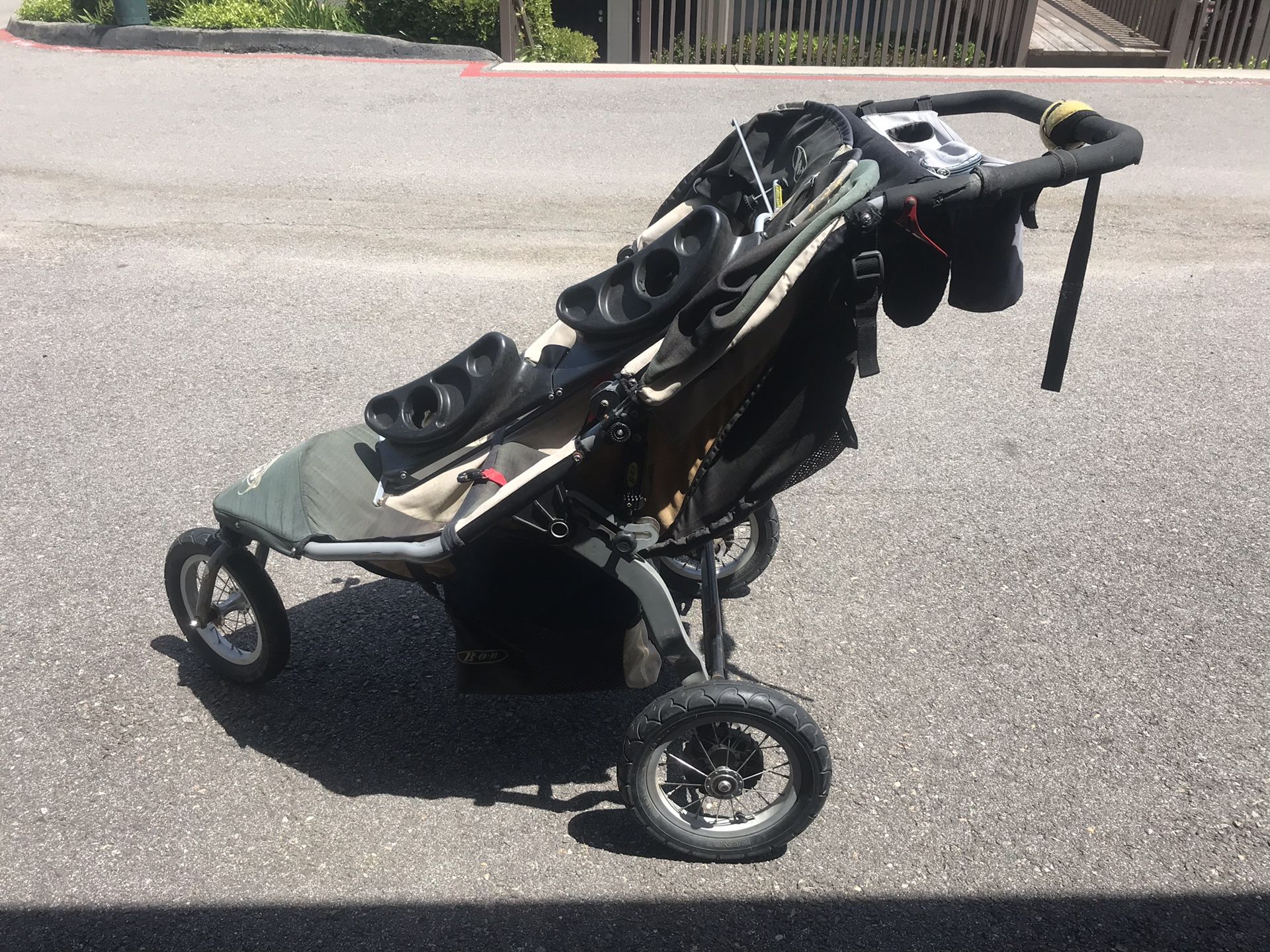 BOB double stroller with tray