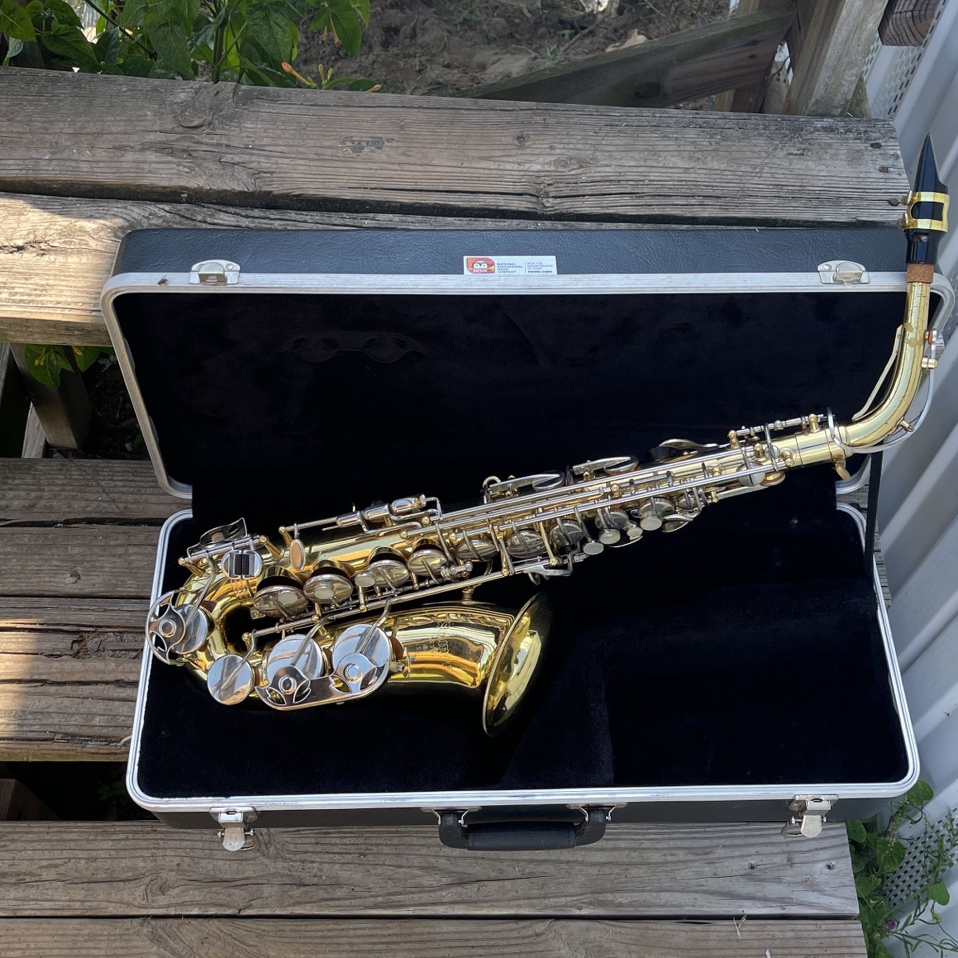 Selmer AS300 E-Flat Alto Saxaphone with Hard Carrying Case