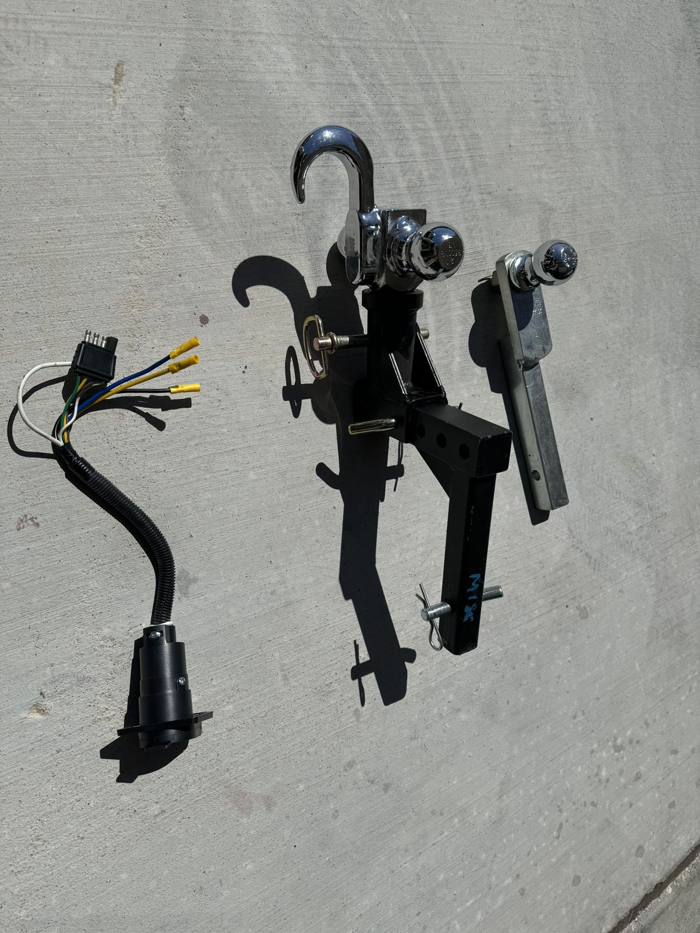Brand New 2 Ball Hitch For Cars, Trailers 