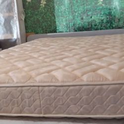 Full Size Mattress (Colchón Full Size)