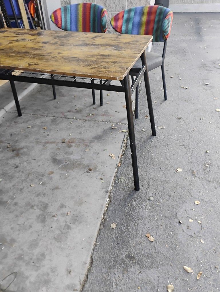 Table & Chairs 🪑