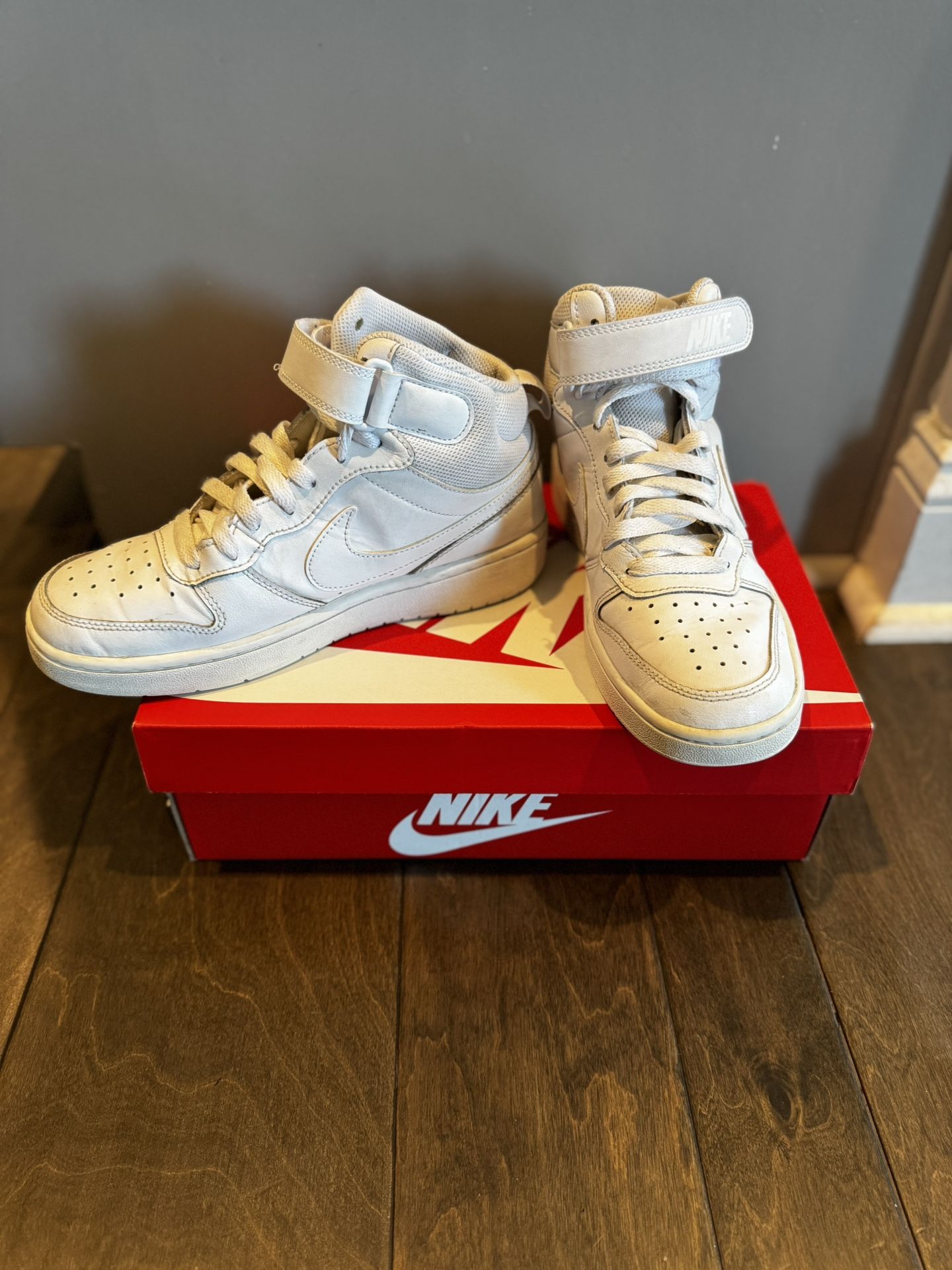 Nike Court Borough Size 6