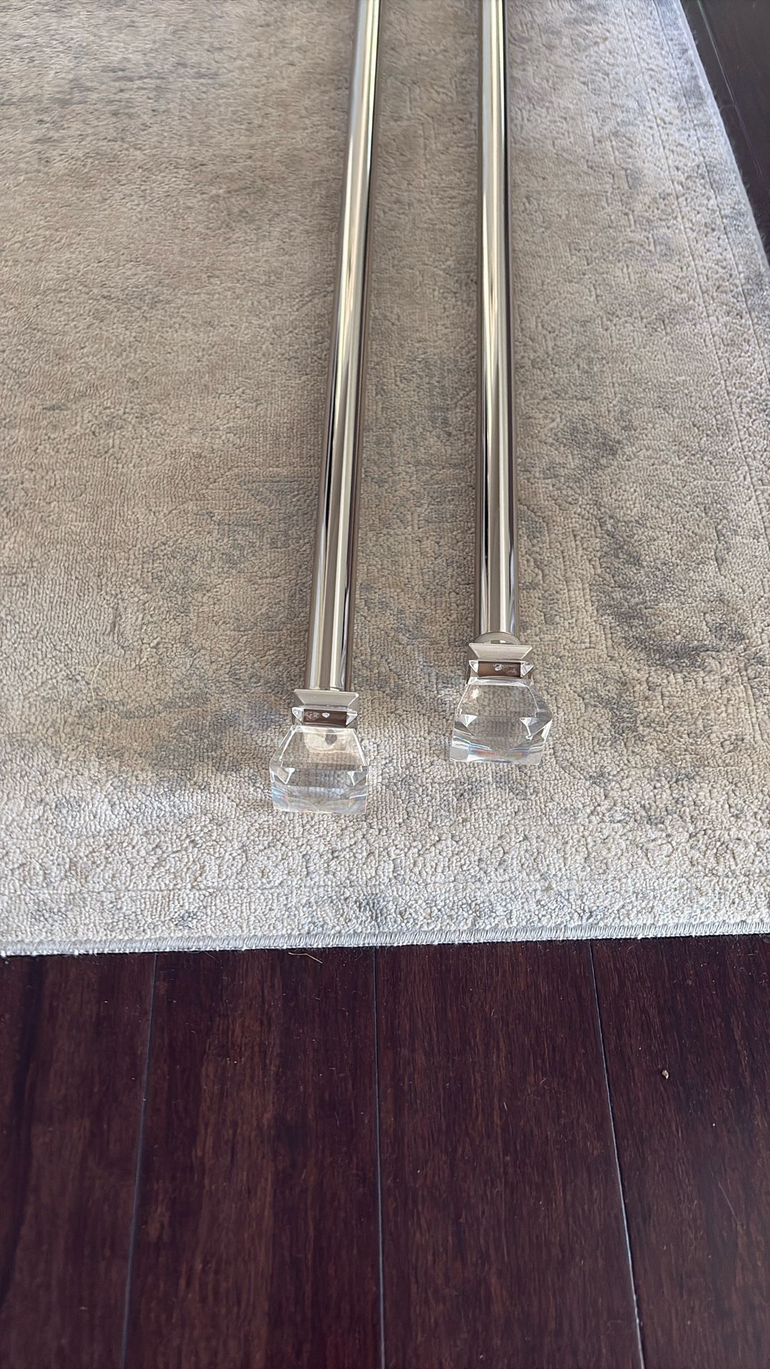 Adjustable Curtain Rod With Acrylic Finial