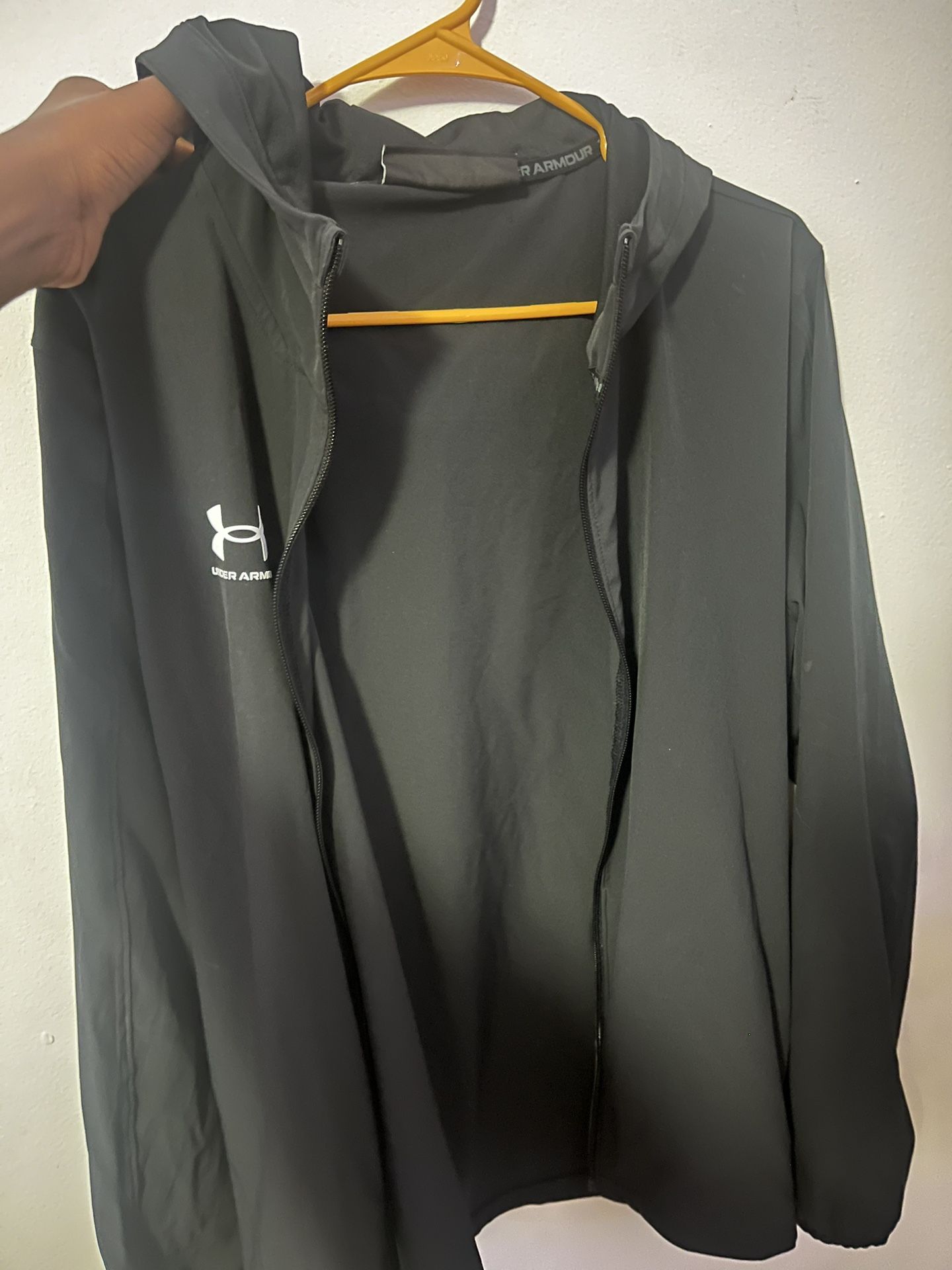 UNDER ARMOR (BLACK) WindBreaks