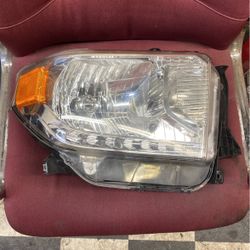 2017 Toyota Tundra Headlight OEM