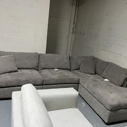 Thomasville Miles Fabric Sectional