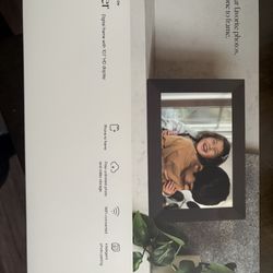 Aura Carver Digital Frame