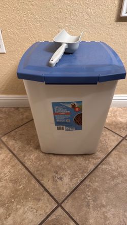 Dog food container