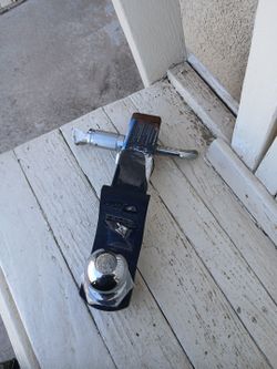 Trailer Hitch Ball Mount with Lock Pin